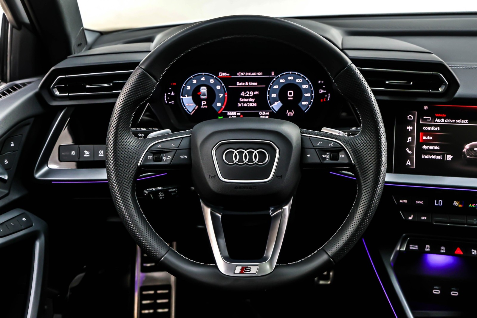 Used 2025 Glacier White Metallic Audi Premium Plus 2.0 TFSI quattro image 18