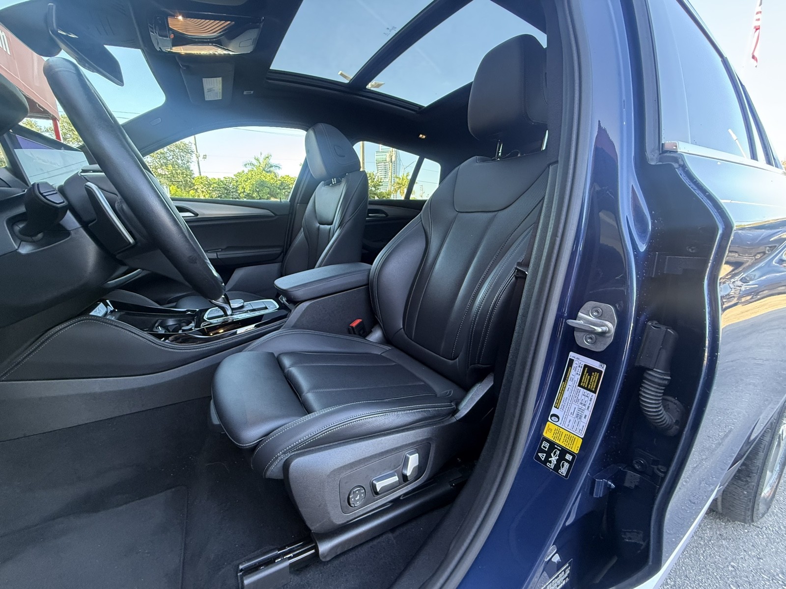 2022 BMW X4 - $31,977