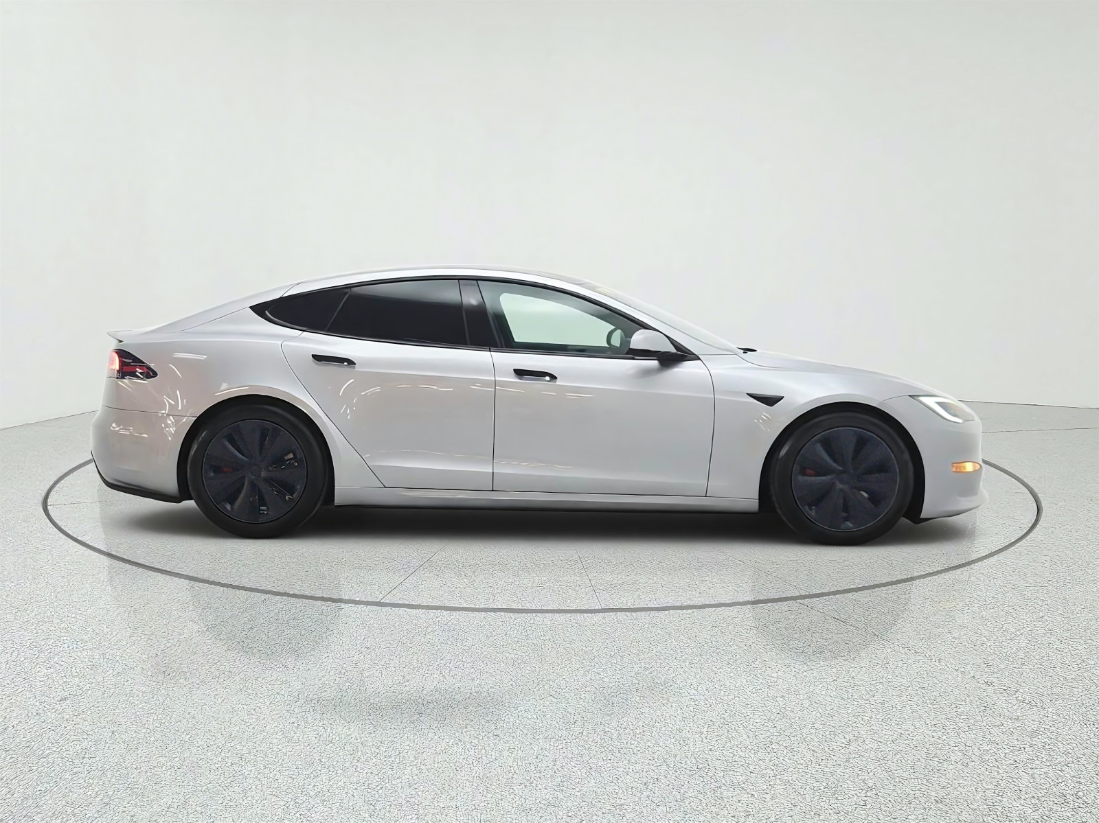 Used 2025 Lunar Silver Tesla Plaid image 4