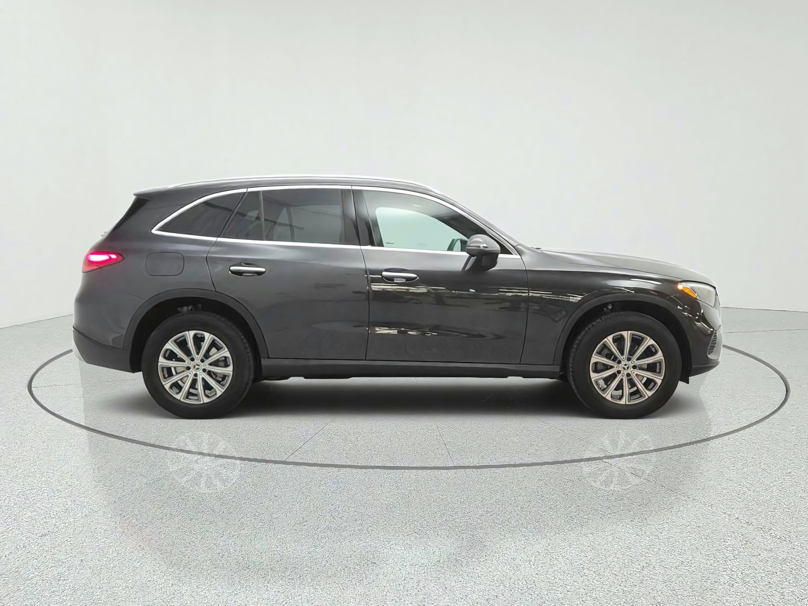 New 2027 Graphite Grey Metallic Mercedes-Benz GLC 300 4MATIC® SUV image 4