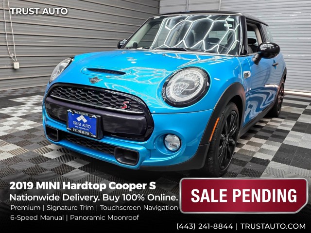 Electric Blue Metallic 2019 MINI Cooper Hatchback Front-Wheel Drive 6-Speed Manual