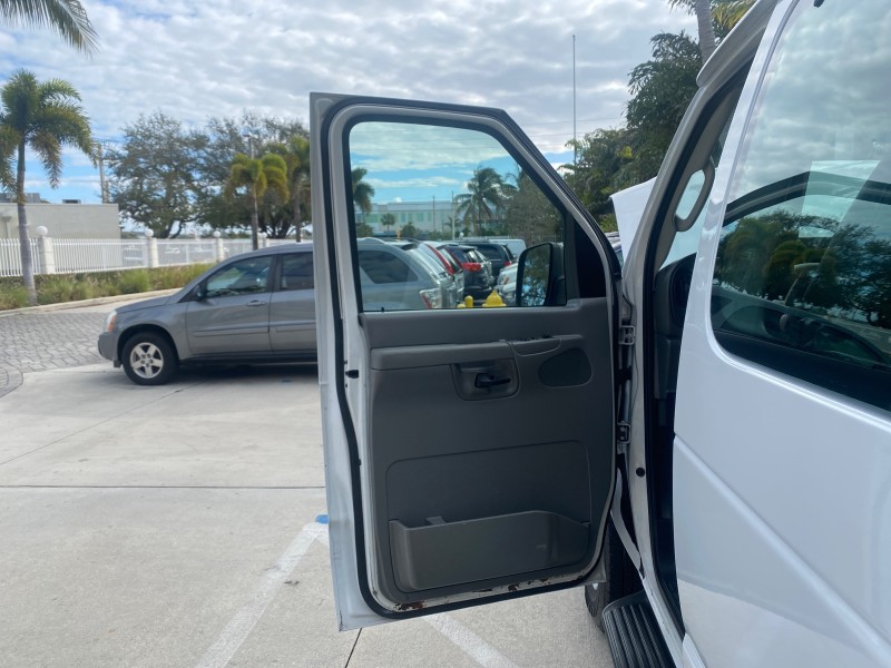 2008 Ford Econoline Wagon XLT 15 PASSENGERS E350 CLEAN in , 