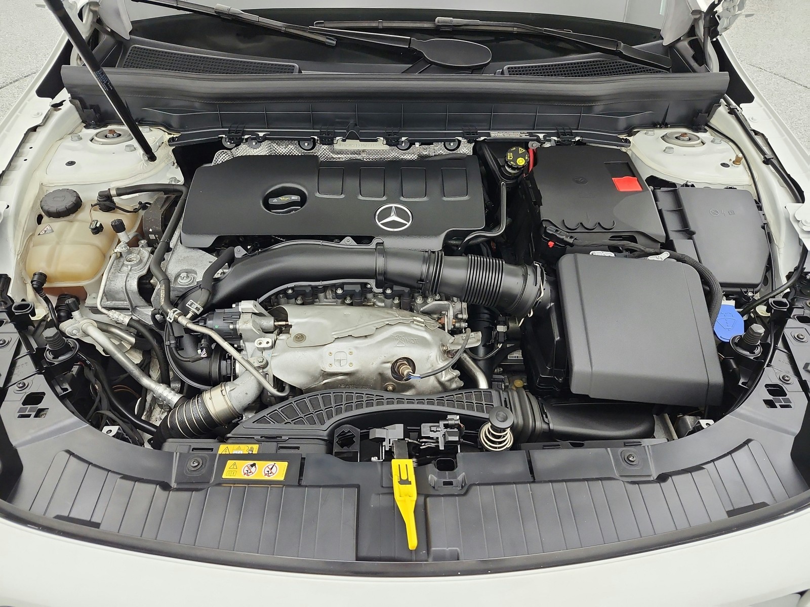 Used 2021 Polar White Mercedes-Benz GLB 250 4MATIC® SUV image 17