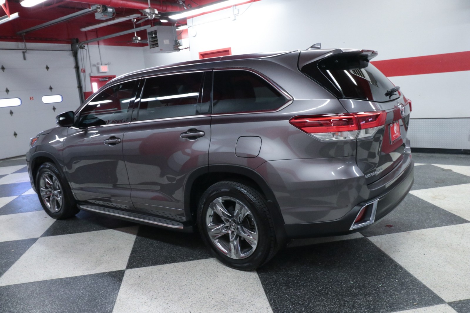 Used Car 2019 Toyota Highlander  Limited Platinum For Sale Under $30,000 In Austin, Texas