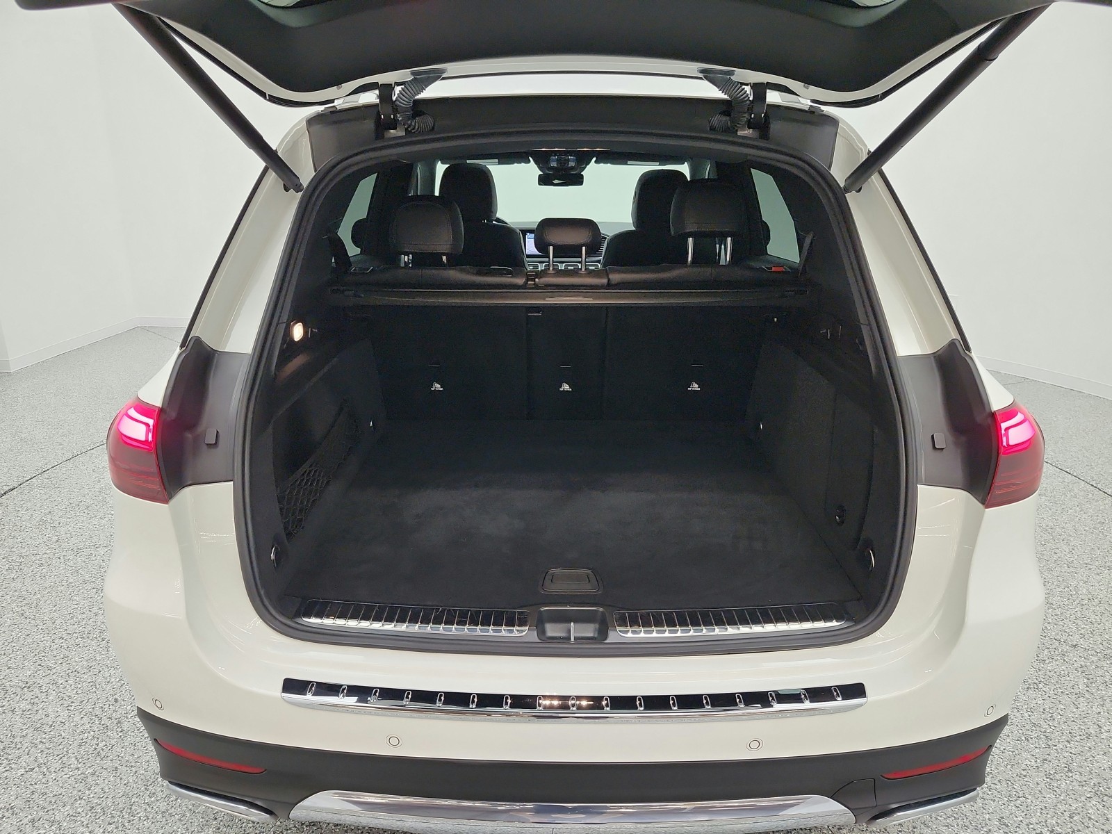 Certified Used 2024 Polar White Mercedes-Benz GLE 350 4MATIC® SUV image 23