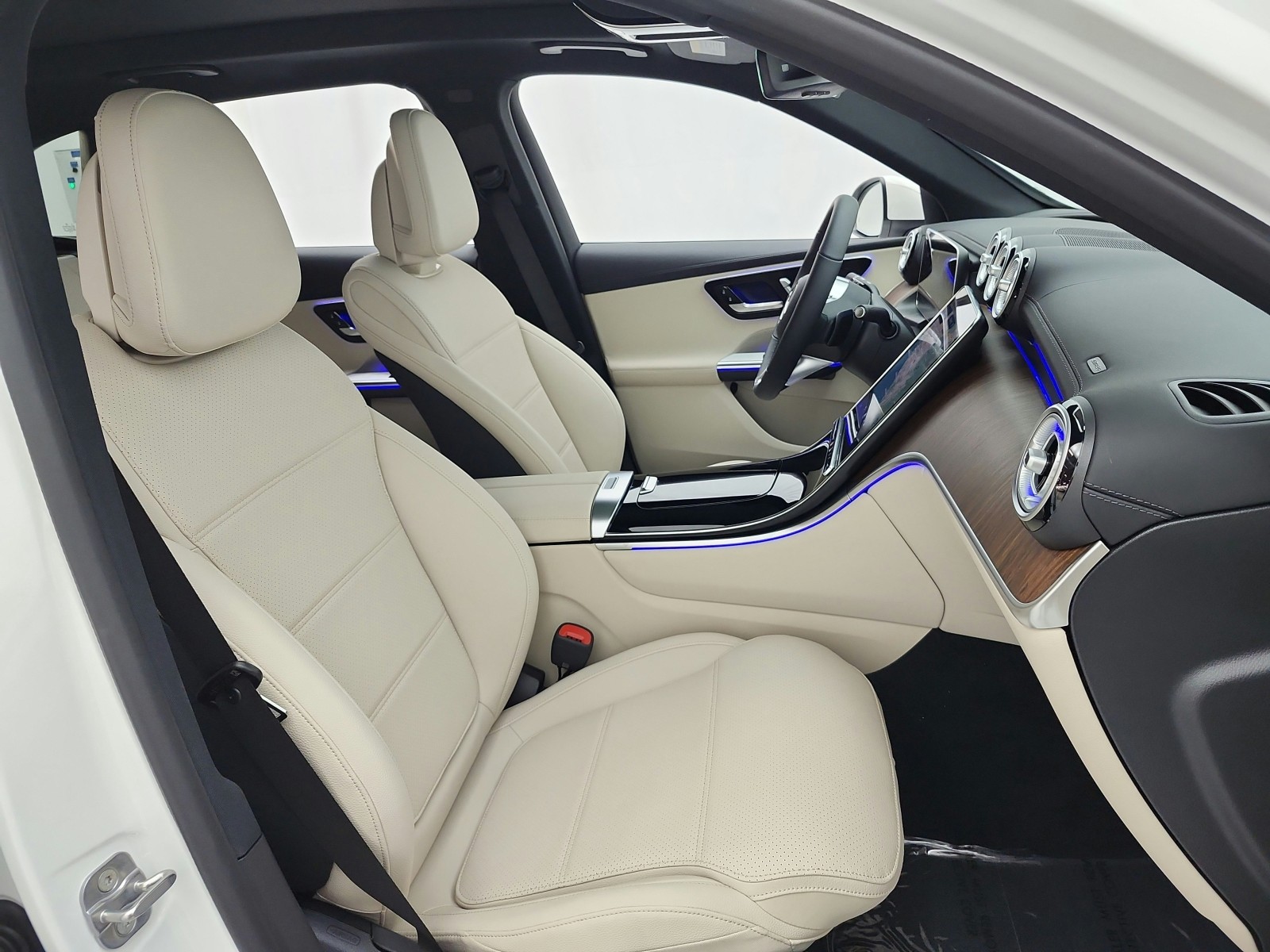 New 2027 Polar White Mercedes-Benz GLC 300 SUV image 14