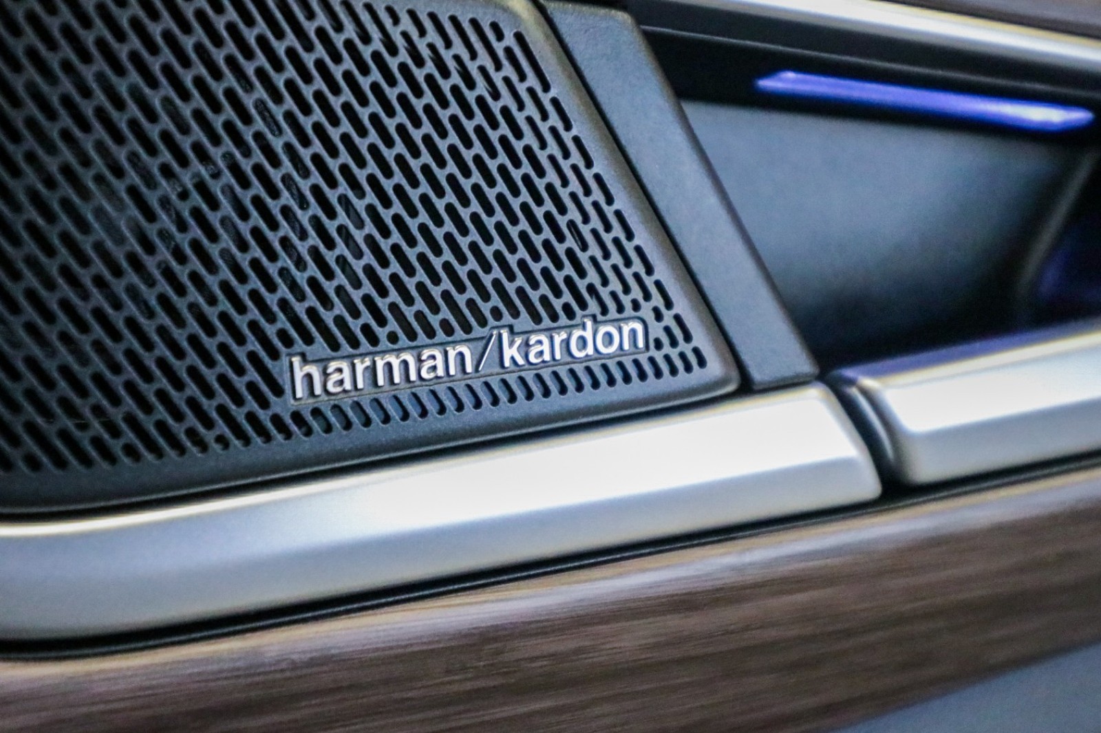 Used Car 2024 Volkswagen Atlas  2.0t Sel Premium R-line For Sale Under $40,000 In Austin, Texas