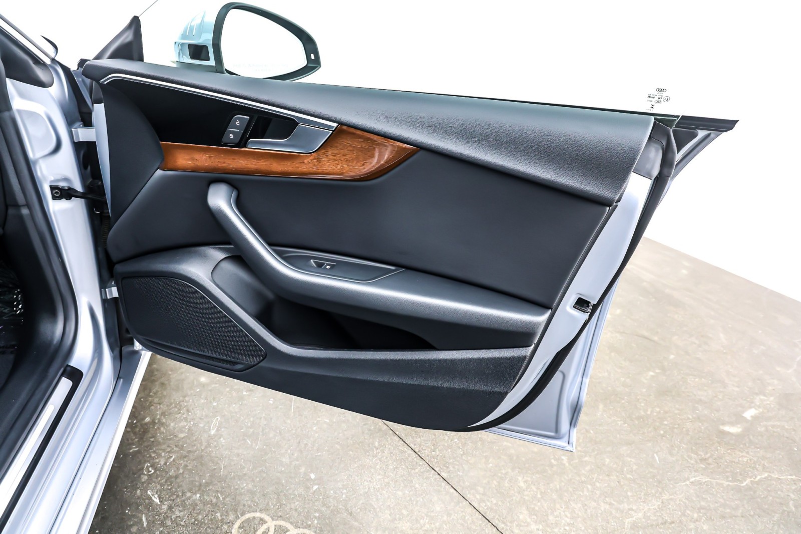 Used 2023 Florett Silver Metallic Audi Premium 40 TFSI quattro image 24