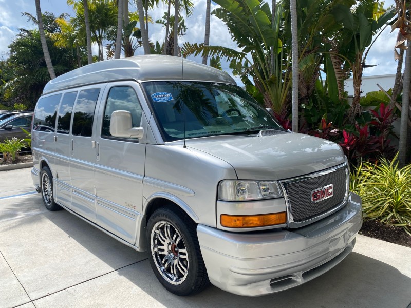 2013 GMC SAVANA HI TOP CONVERSION HANDICAP LIFT LOW MILES 24,857 in , 