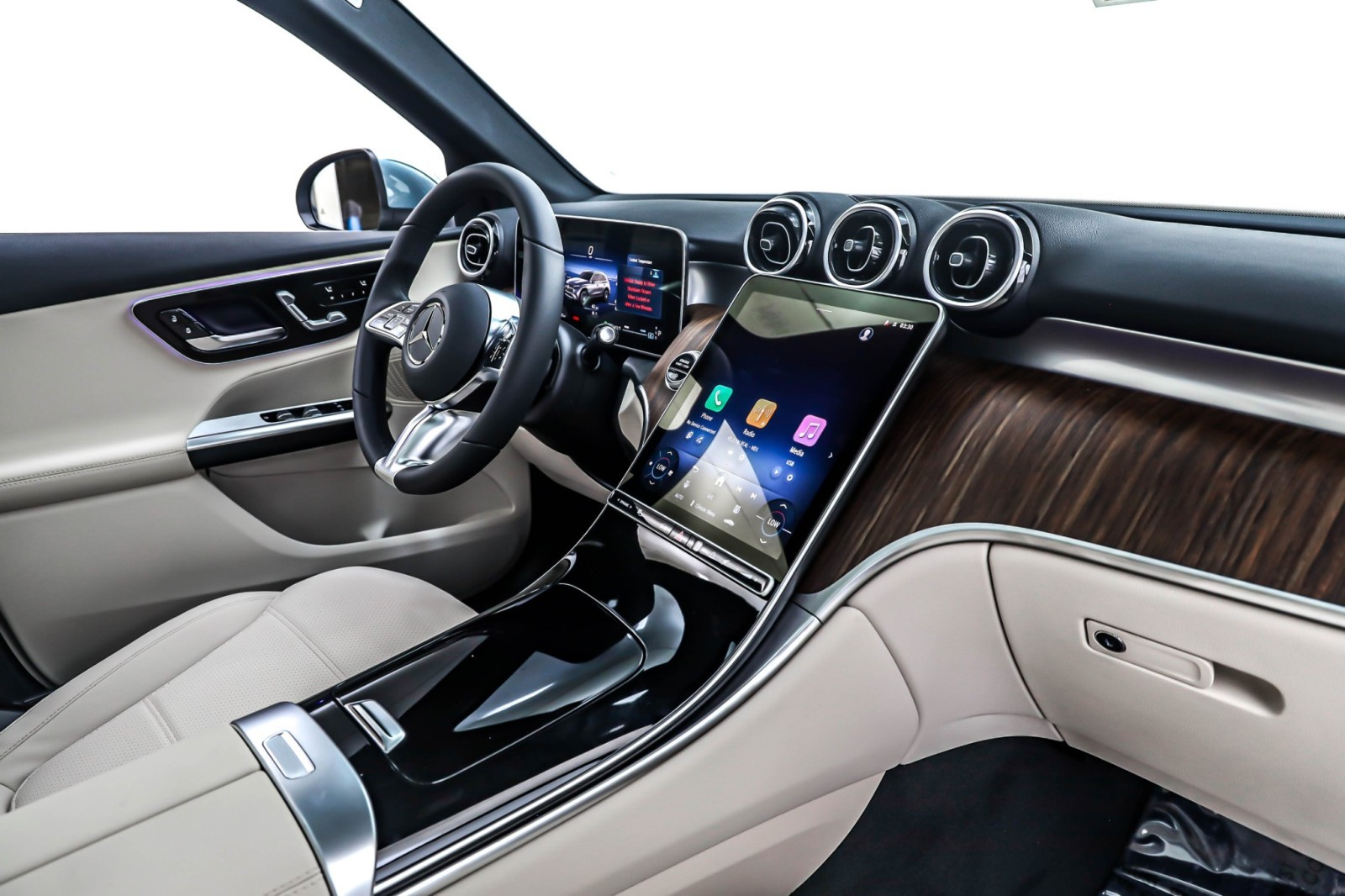 New 2026 Verde Silver Metallic Mercedes-Benz GLC 300 image 5