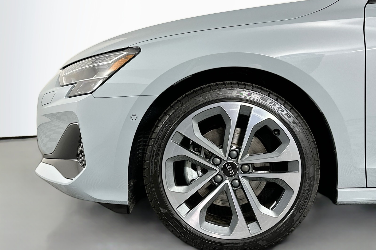 New 2026 Arrow Gray Pearl Effect Audi Premium Plus image 11