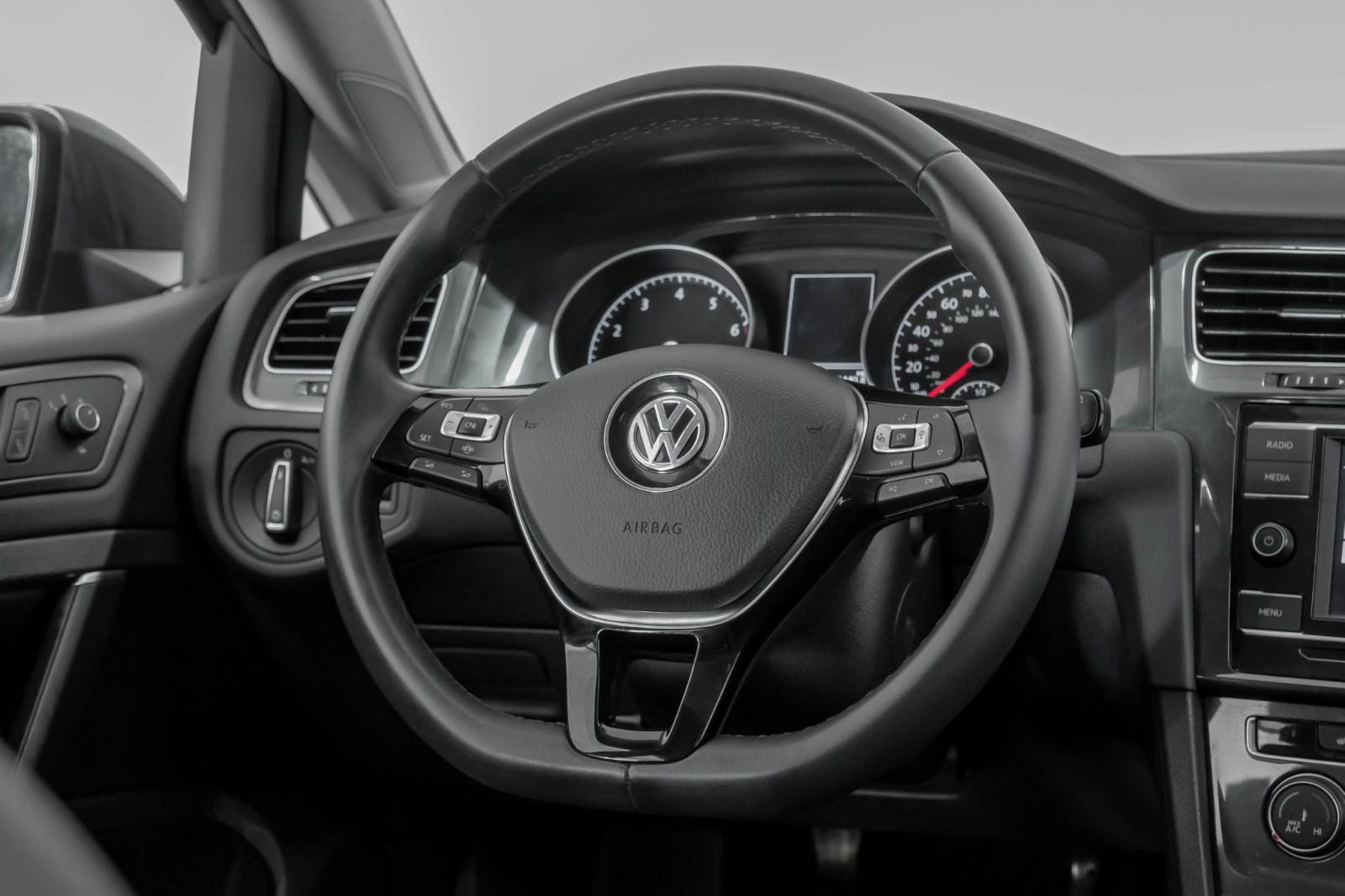 2021 Volkswagen Golf TSI BLIND SPOT ASSIST SUNROOF LEATHER HEATED SEATS 23