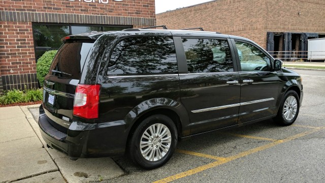 2014 Chrysler Town & Country Limited 9