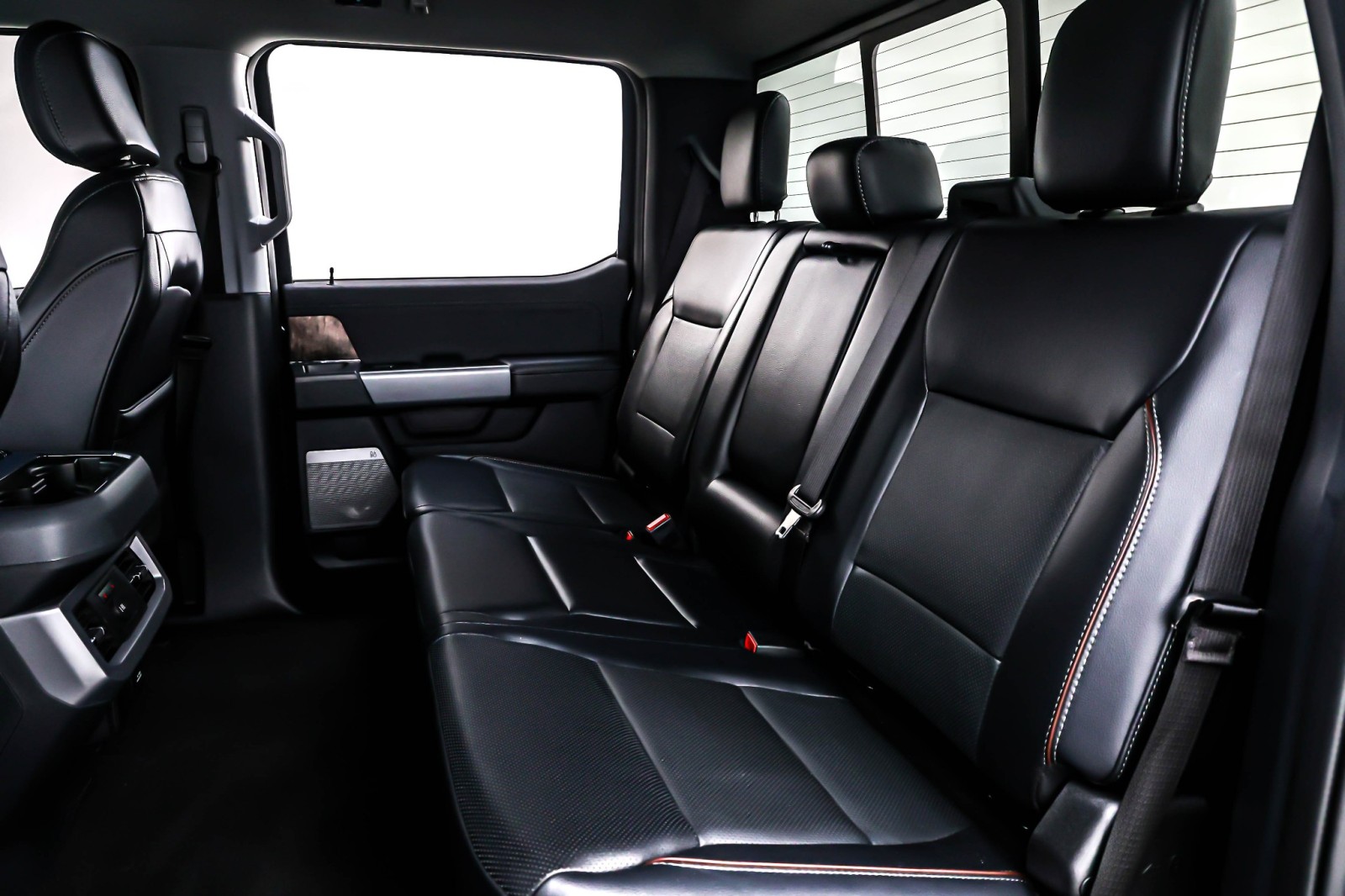 Used 2024 Antimatter Blue Metallic Ford LARIAT image 8