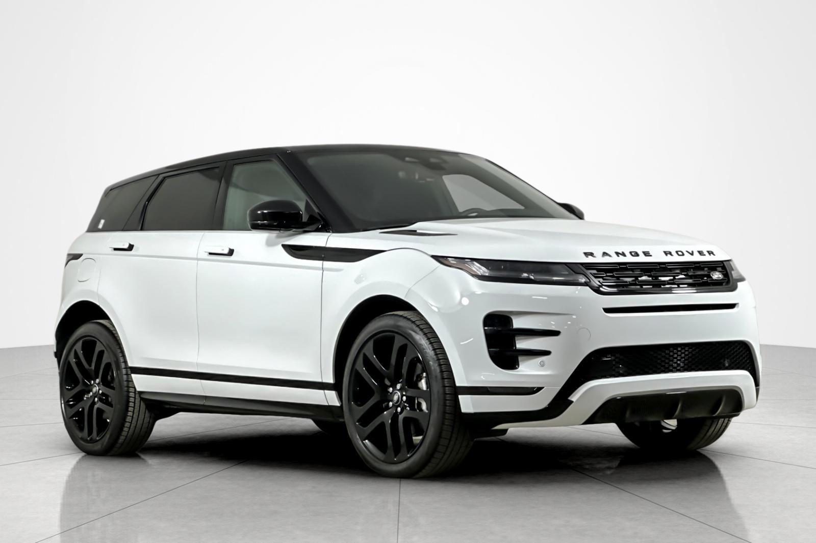 Used 2024 Fuji White Land Rover Dynamic SE AWD image 7