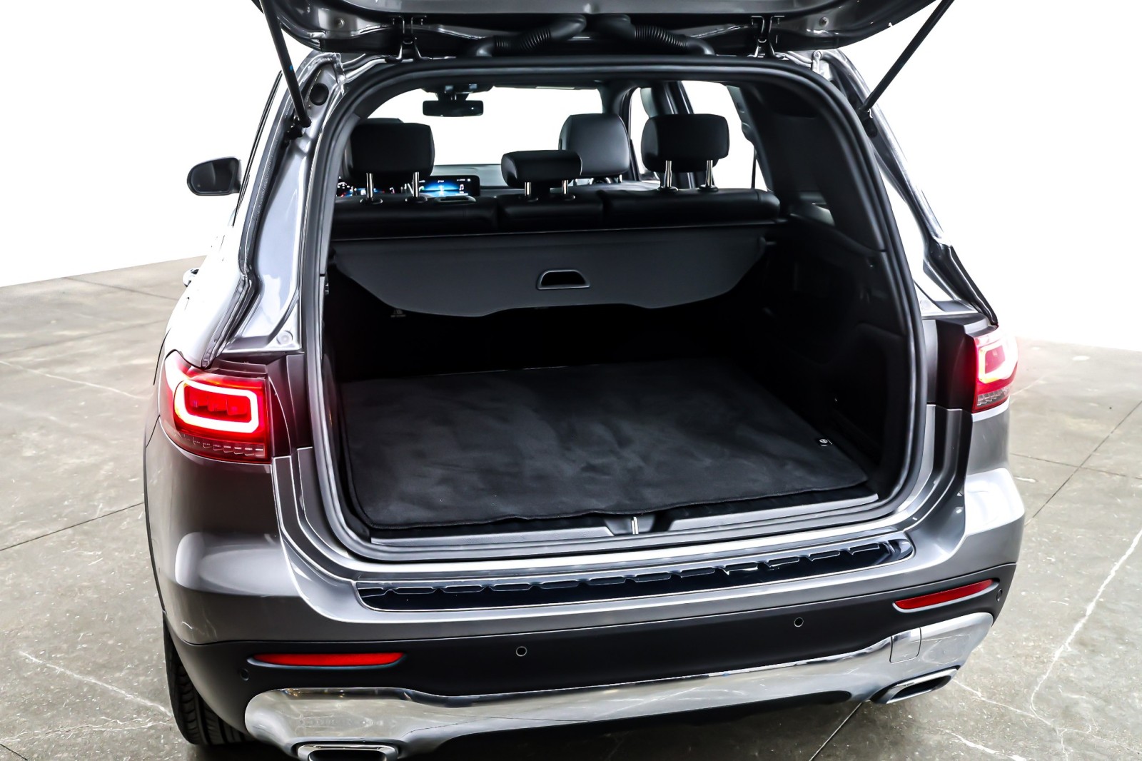 Used 2022 Mountain Grey Metallic Mercedes-Benz GLB 250 SUV image 24