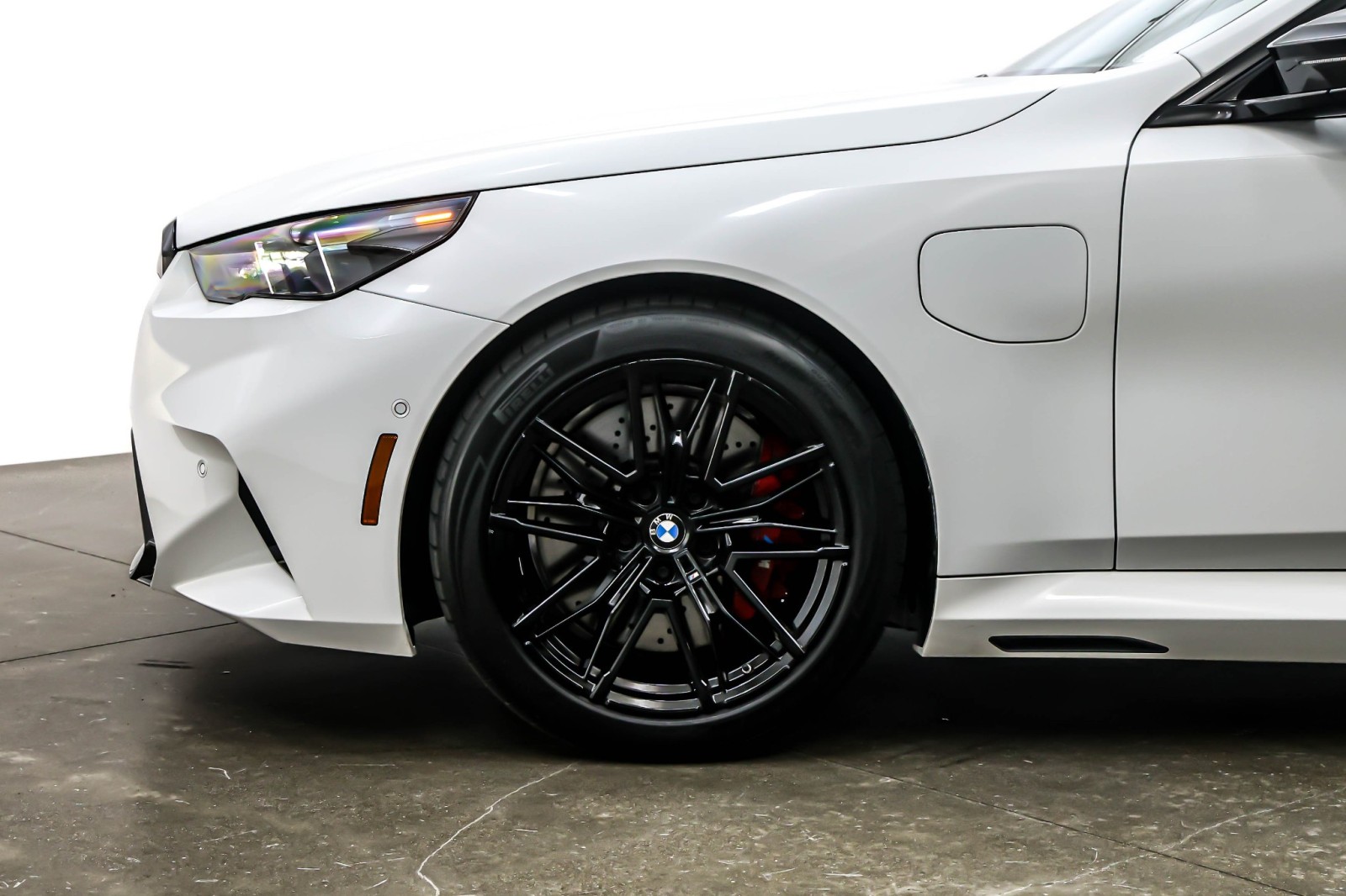 Used 2025 Alpine White BMW Sedan image 10