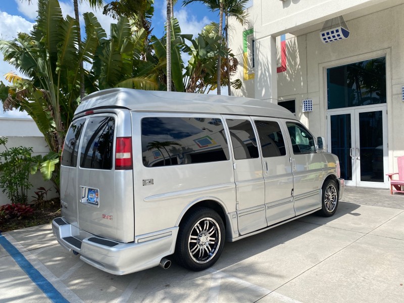 2013 GMC SAVANA HI TOP CONVERSION HANDICAP LIFT LOW MILES 24,857 in , 