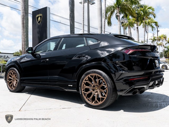 2023 Lamborghini Urus S in , 