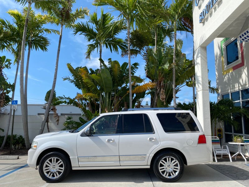2010 Lincoln Navigator 4WD SUNROOF LOW MILES 31,209 in , 