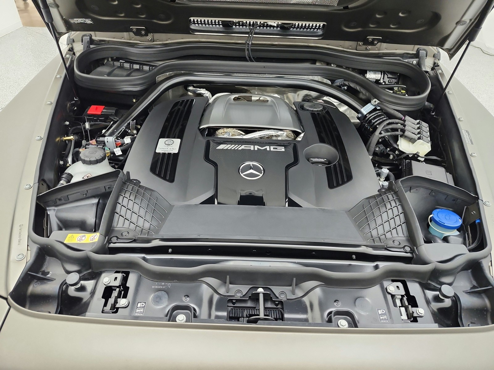 New 2026 MANUFAKTUR Monza Grey Magno Mercedes-Benz AMG® G 63 SUV image 12