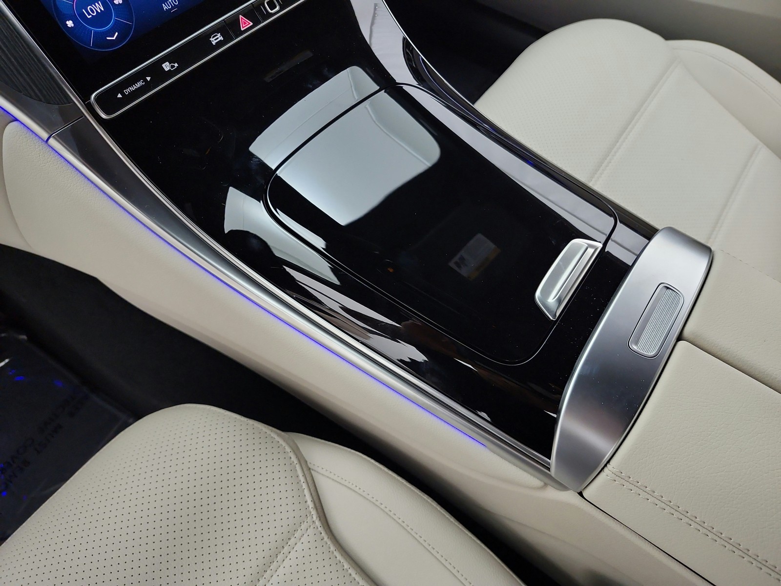 New 2026 Polar White Mercedes-Benz GLC 300 4MATIC® SUV image 9