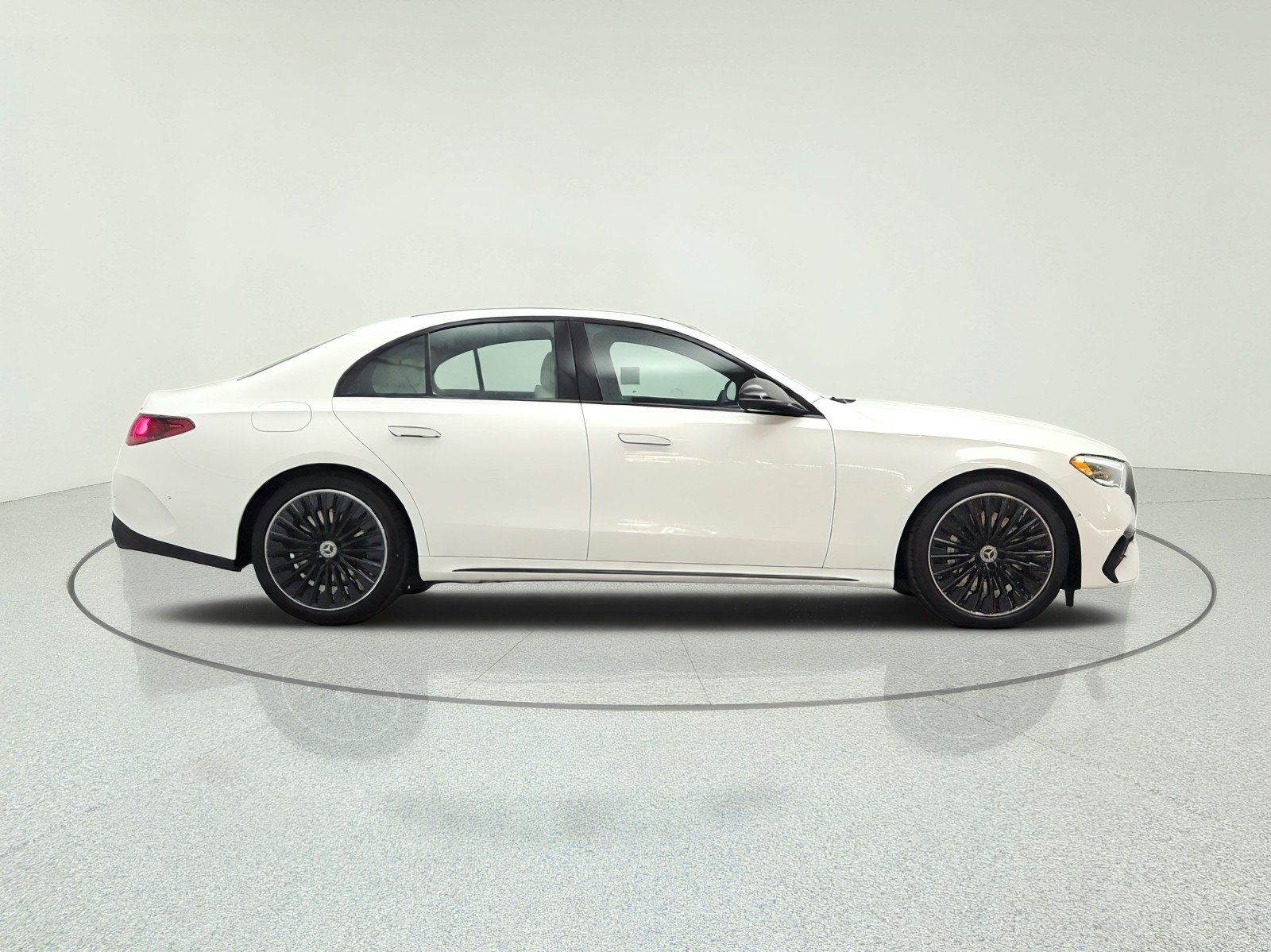 New 2027 Polar White Mercedes-Benz E 450 4MATIC® Sedan image 4