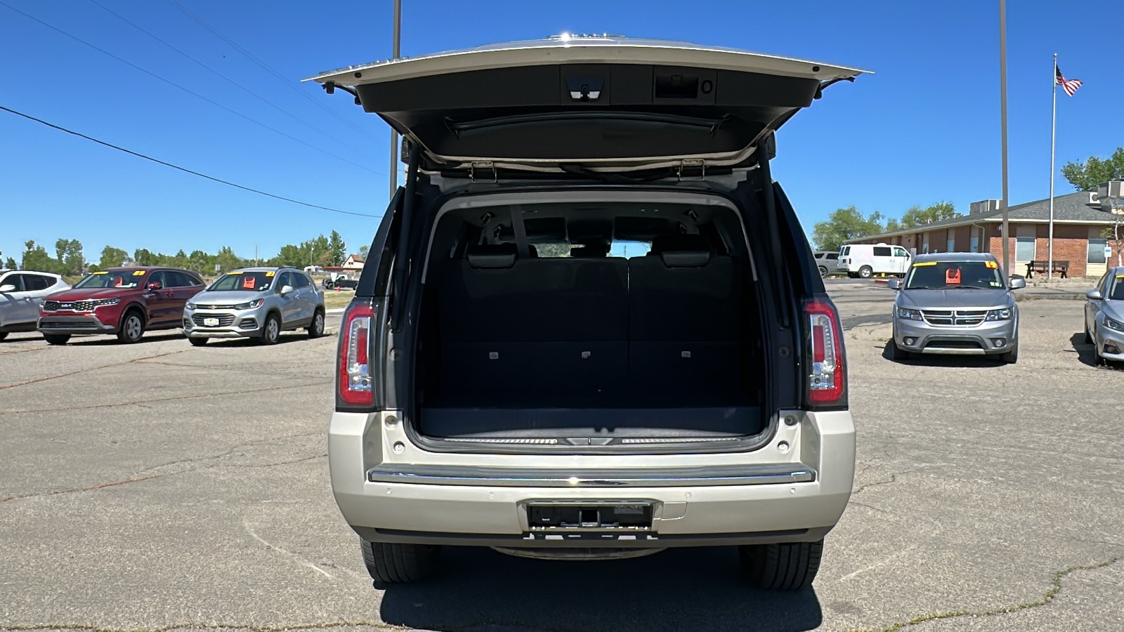 2017 GMC Yukon Denali 11