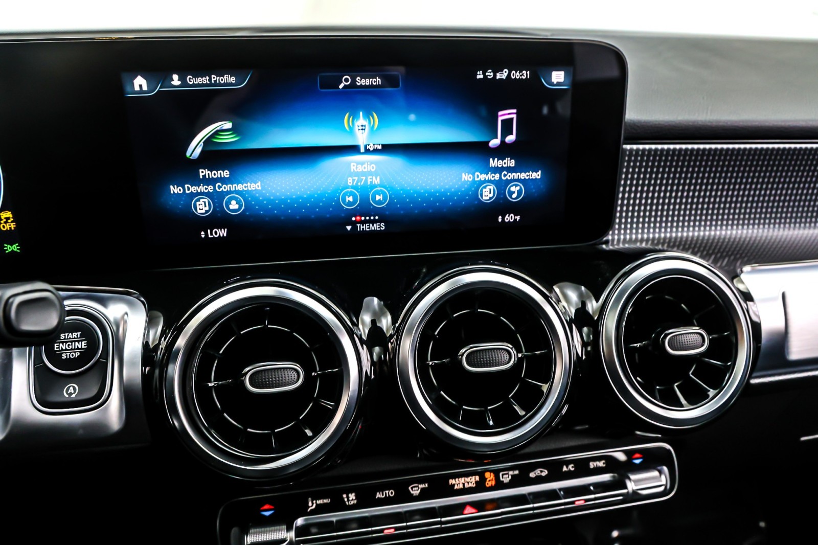 Used 2022 Mountain Grey Metallic Mercedes-Benz GLB 250 SUV image 21