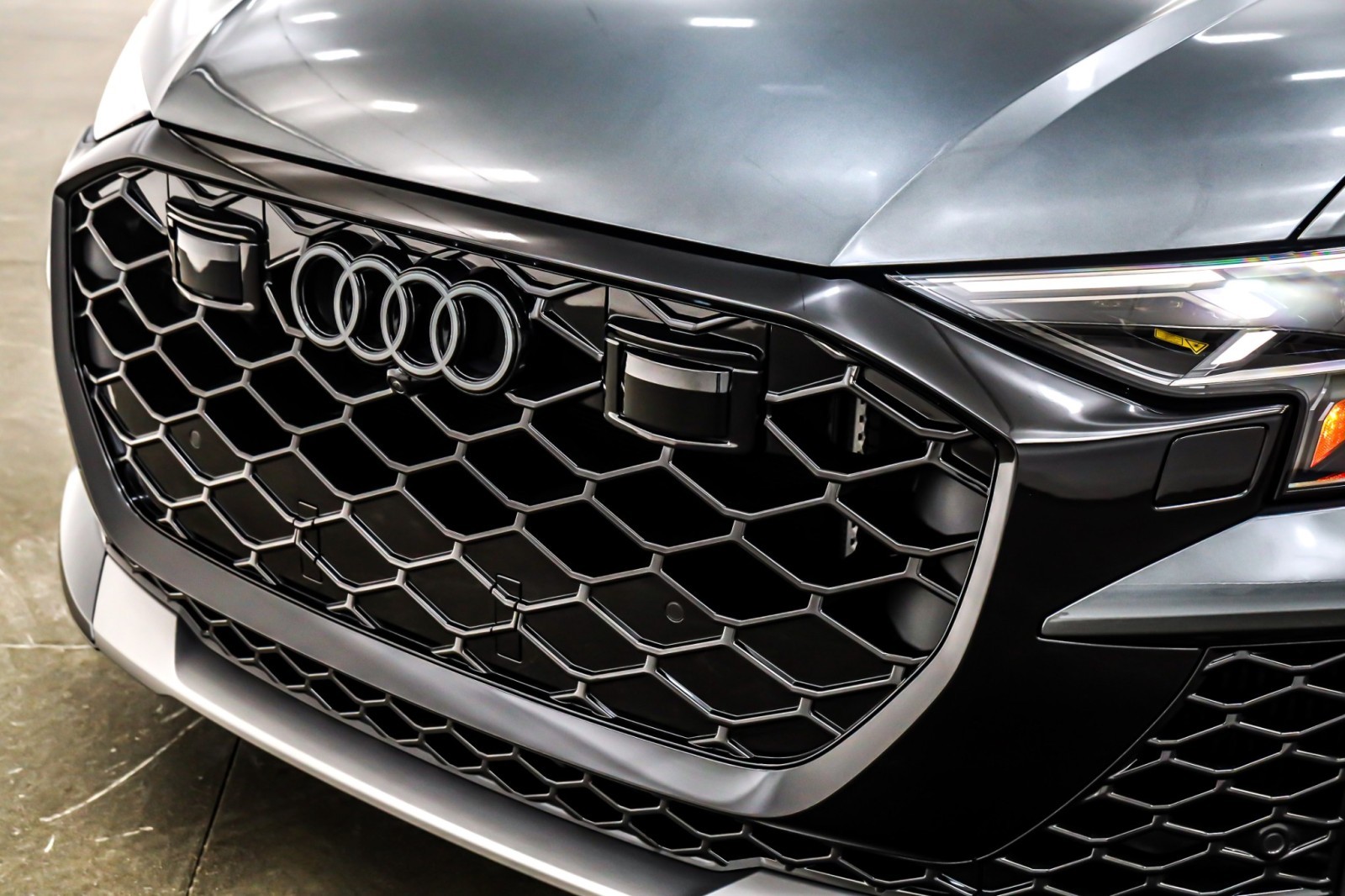 New 2026 Daytona Gray Pearl Effect Audi performance quattro image 13