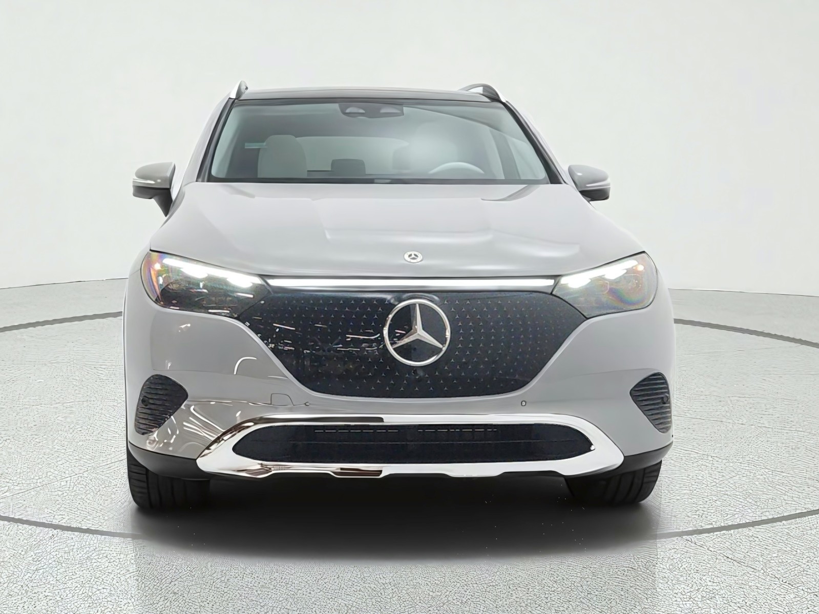 New 2027 MANUFAKTUR Alpine Grey Mercedes-Benz EQE 320 4MATIC® SUV image 2