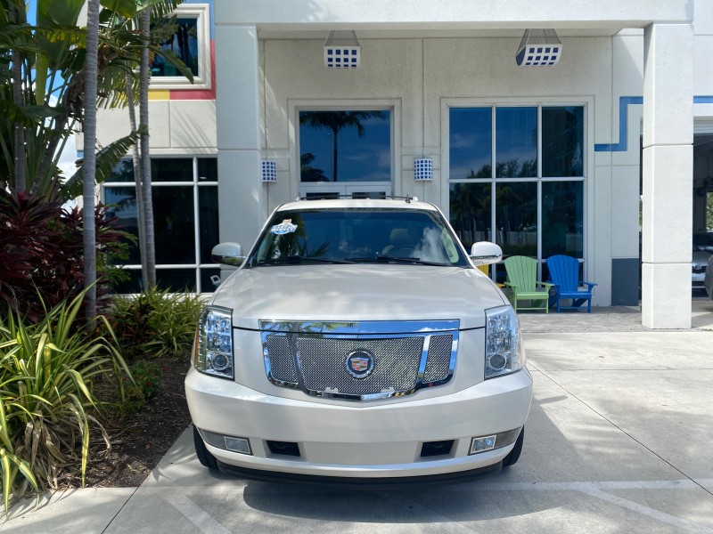 2013 Cadillac Escalade Luxury 1 OWNER LOW MILES 70,251 in ,