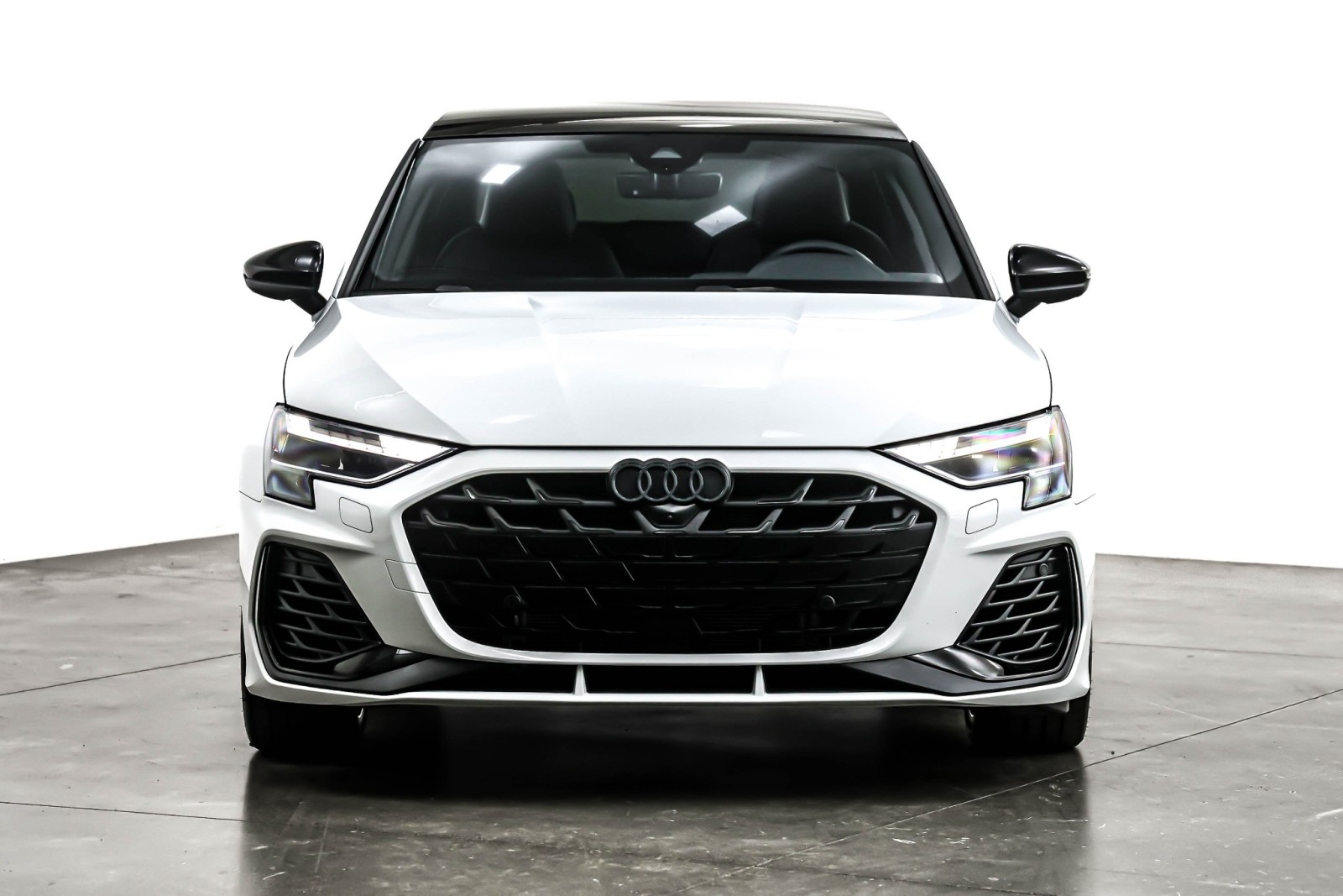 Used 2025 Glacier White Metallic Audi Premium Plus 2.0 TFSI quattro image 3