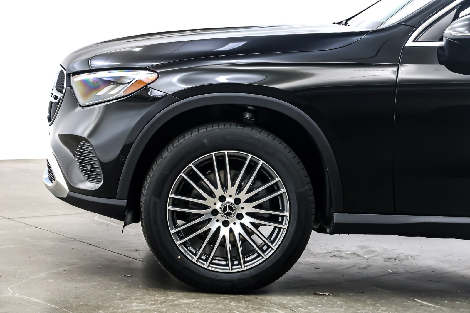 New 2026 Black Mercedes-Benz GLC 300 image 10