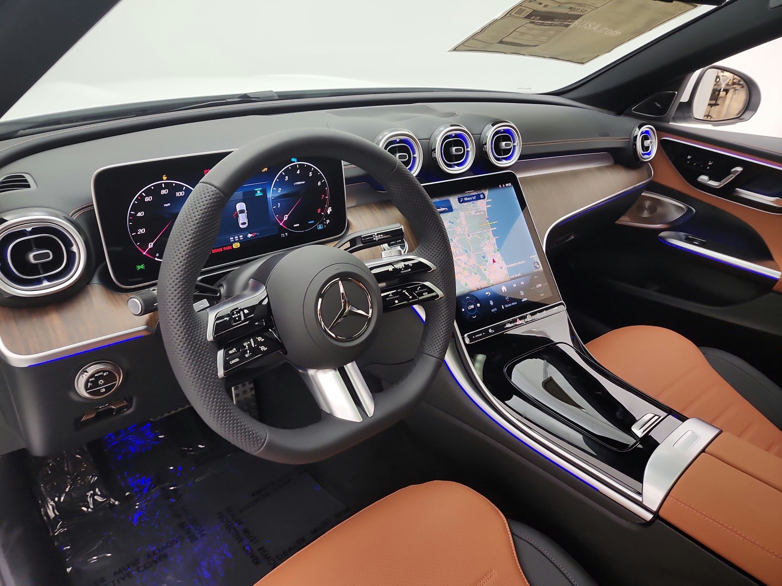 New 2026 MANUFAKTUR Moonlight White Metallic Mercedes-Benz C 300 image 9