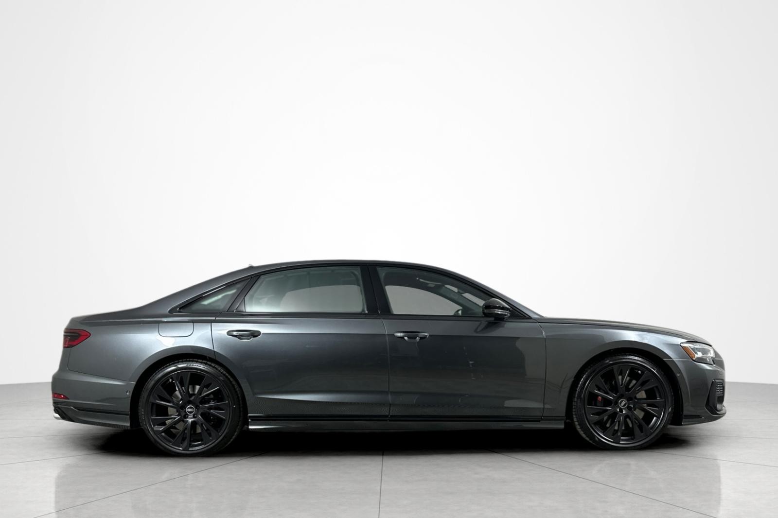 New 2025 Daytona Gray Pearl Effect Audi 4.0 TFSI image 7