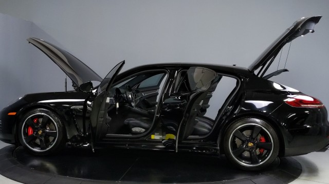 2016 Porsche Panamera GTS 12