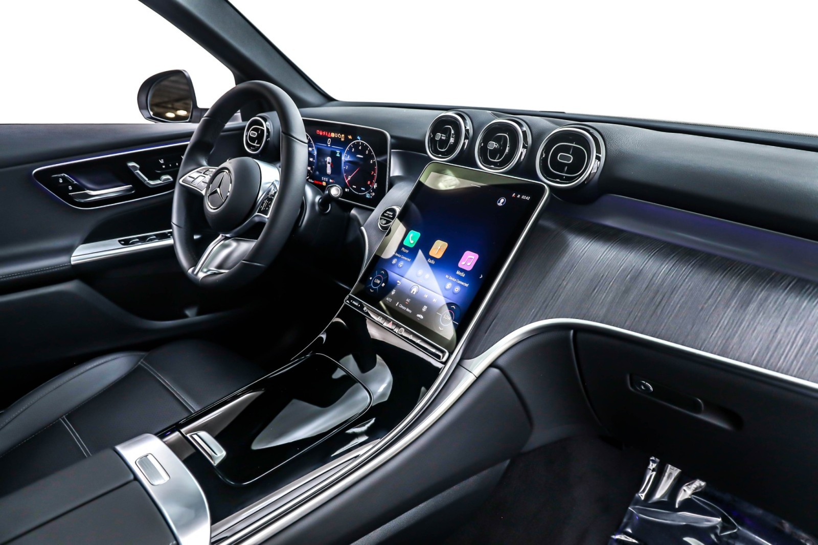 New 2026 Polar White Mercedes-Benz GLC 300 image 4