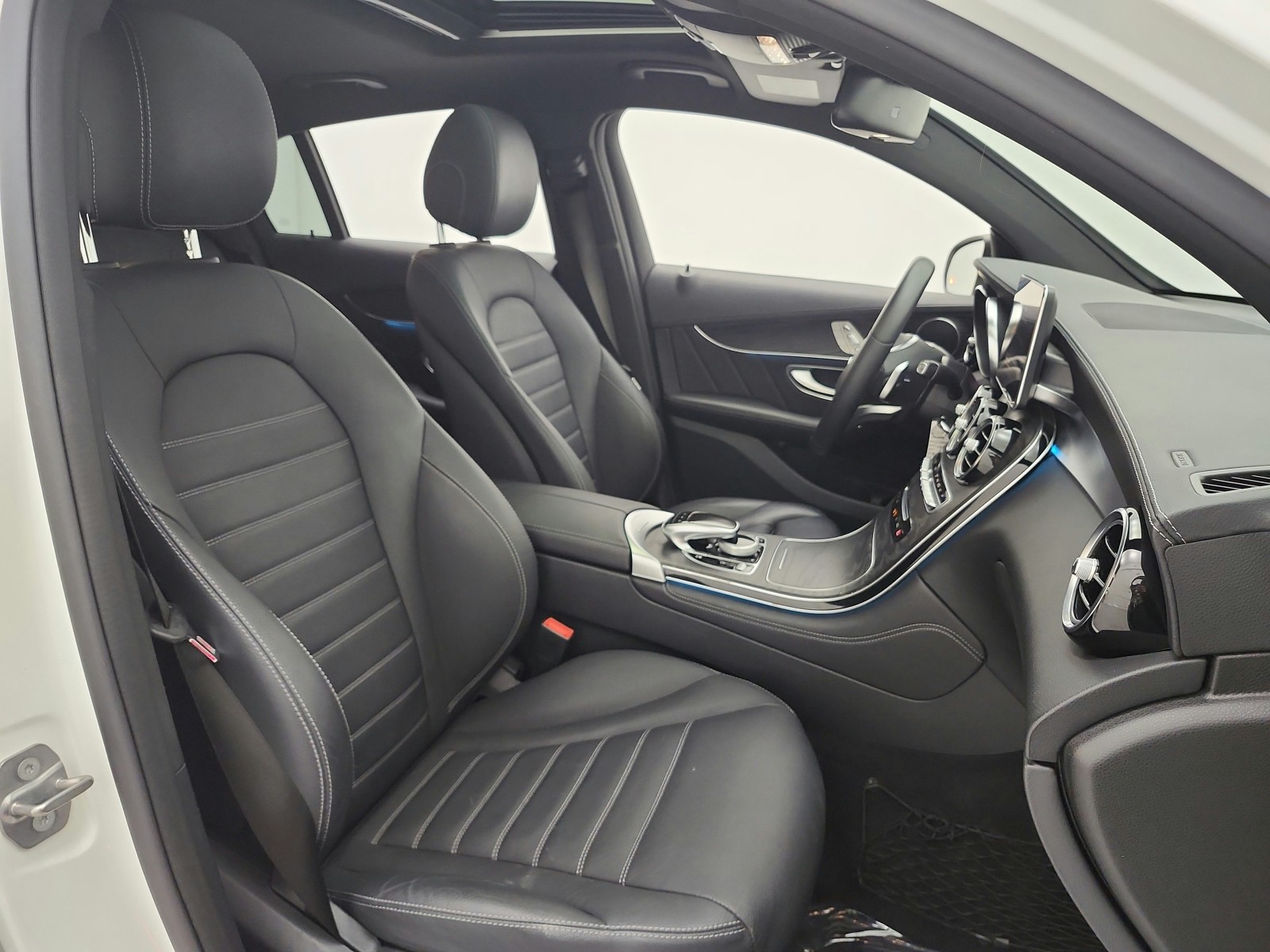 Used 2018 Polar White Mercedes-Benz GLC 300 4MATIC® Coupe image 31