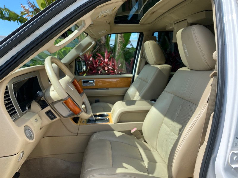 2010 Lincoln Navigator 4WD SUNROOF LOW MILES 31,209 in , 