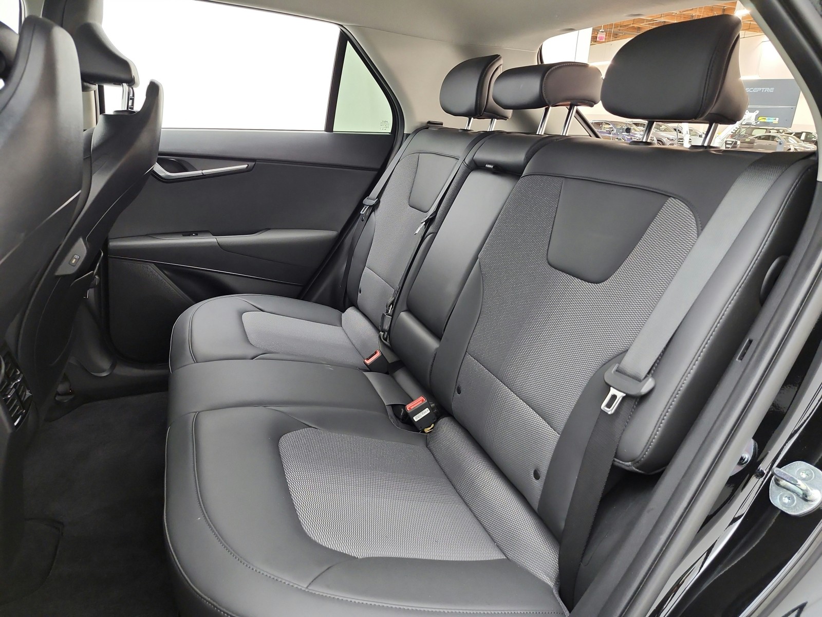 Used 2024 Aurora Black Kia Wind image 15