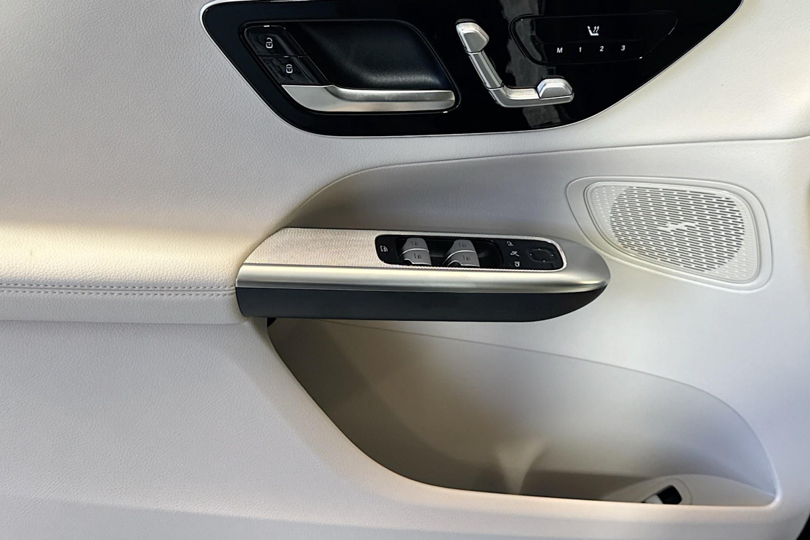 New 2026 Black Mercedes-Benz GLC 300 SUV image 16
