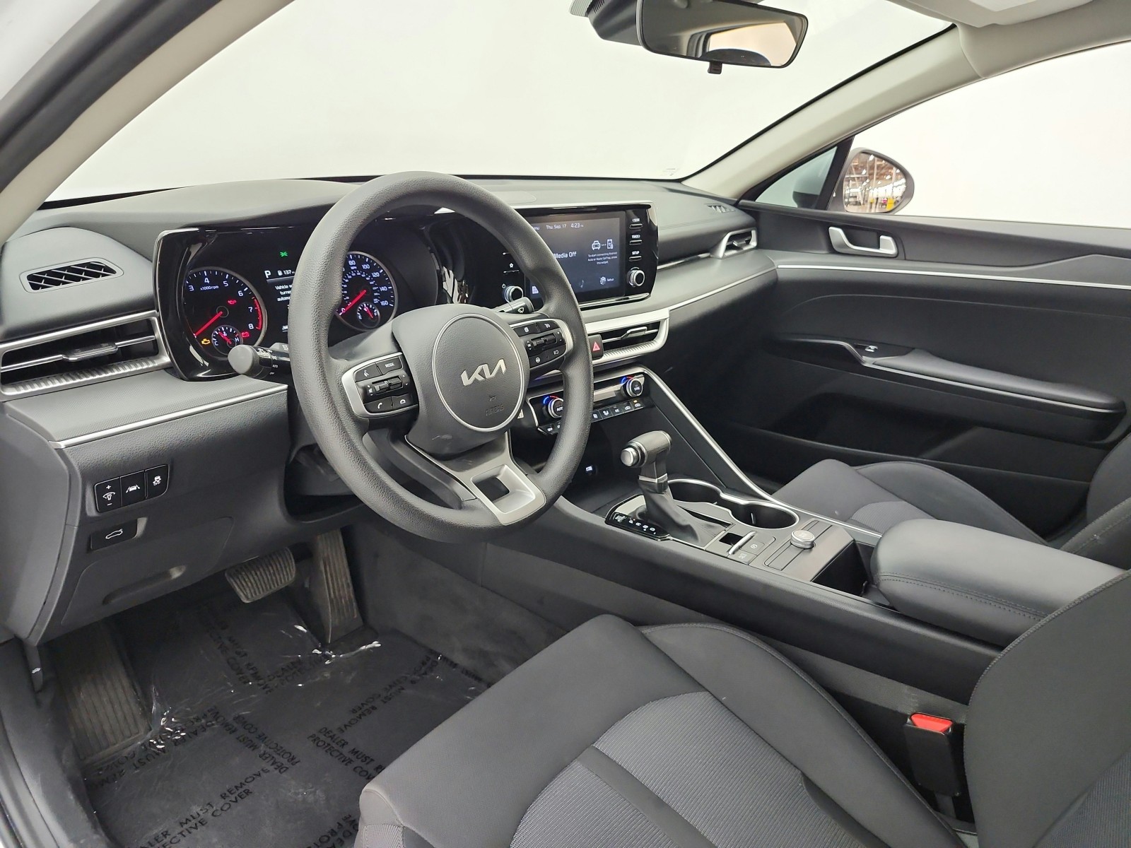 Used 2023 Glacial White Pearl Kia LXS image 12
