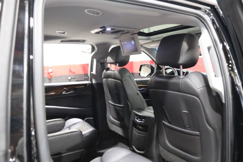 2016 Cadillac Escalade ESV Luxury Collection 4WD 4dr Suv in , 