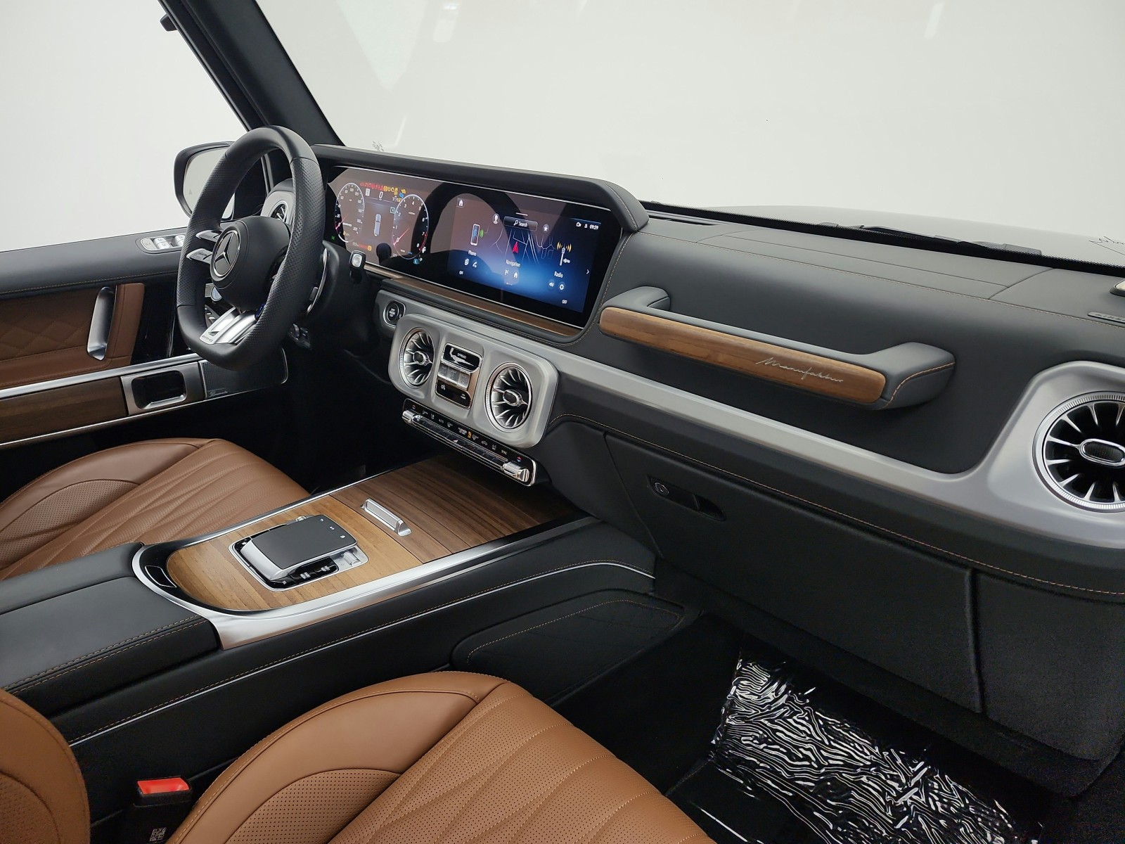 Certified Used 2025 MANUFAKTUR Night Black magno Mercedes-Benz AMG® G 63 SUV image 22