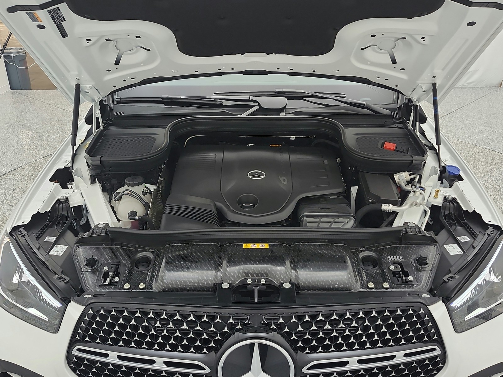 New 2026 Polar White Mercedes-Benz GLE 450 4MATIC® SUV image 12