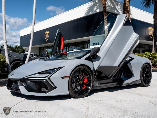 Lamborghini Revuelto