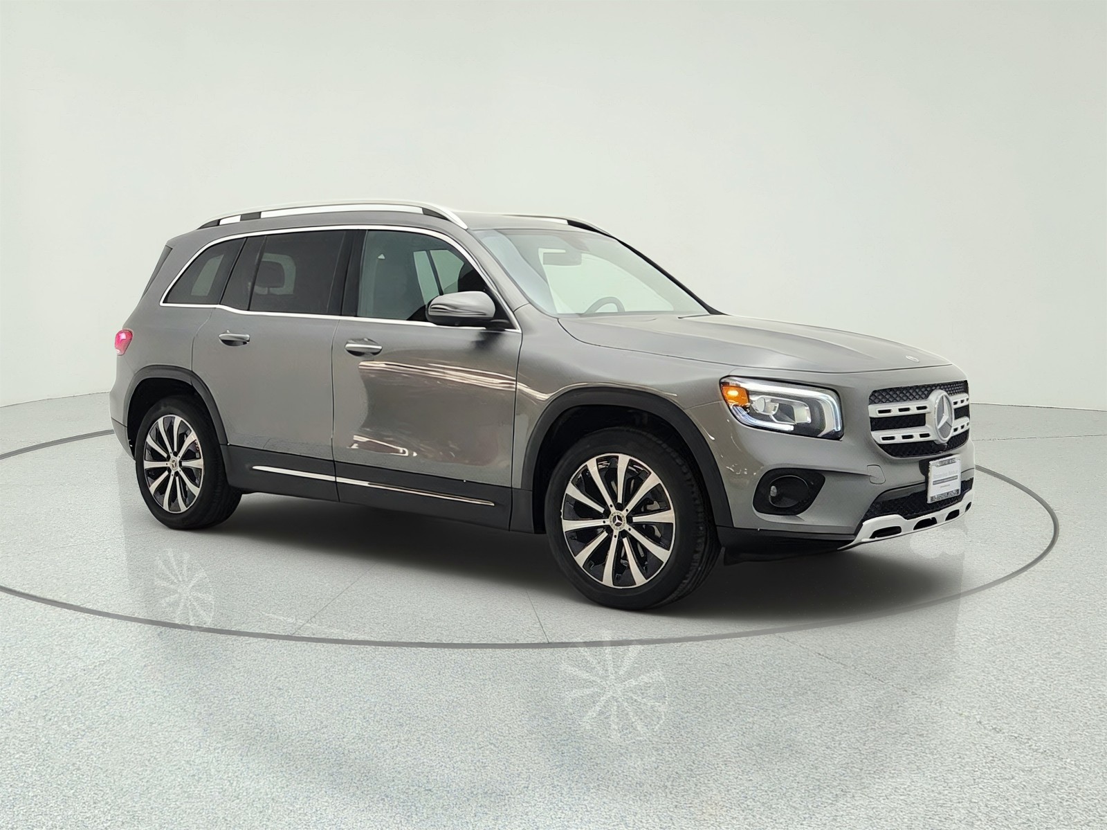 Used 2023 Mountain Grey Metallic Mercedes-Benz GLB 250 SUV image 3