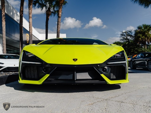 Lamborghini Revuelto