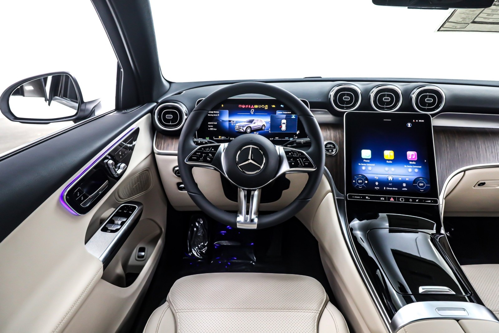 New 2026 Polar White Mercedes-Benz GLC 300 image 4